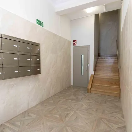 The Collection - Urgull Daire *